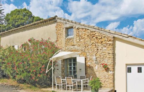 Beautiful home in St-Andr-dOlrargues with 2 Bedrooms and Internet : Maisons de vacances proche de Goudargues