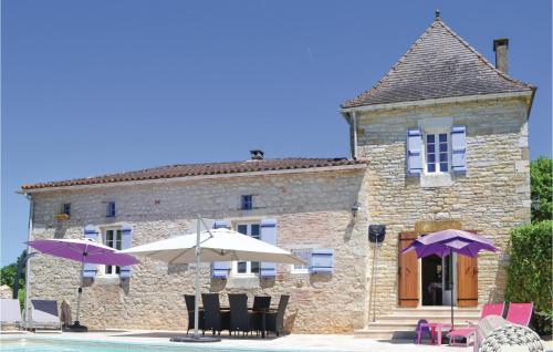 Amazing Home In Puy Levque With 3 Bedrooms, Wifi And Outdoor Swimming Pool : Maisons de vacances proche de Lagardelle