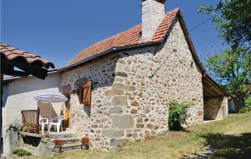 Two-Bedroom Holiday Home in St. Bressou : Maisons de vacances proche d'Anglars