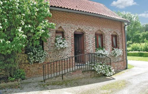 Nice home in Embry with 2 Bedrooms and WiFi : Maisons de vacances proche de Quilen