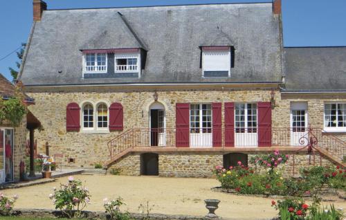 Beautiful Home In Juigne Sur Sarthe With 4 Bedrooms, Wifi And Private Swimming Pool : Maisons de vacances proche de Thorigné-en-Charnie