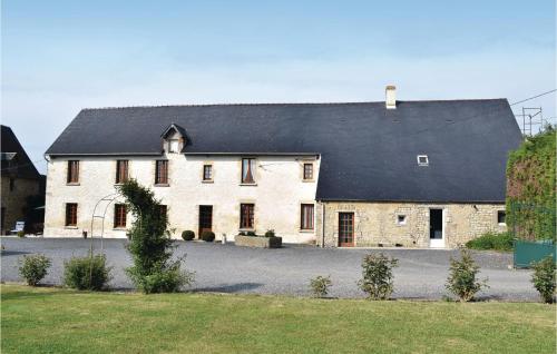 Amazing home in Canchy with 3 Bedrooms and WiFi : Maisons de vacances proche de Les Oubeaux