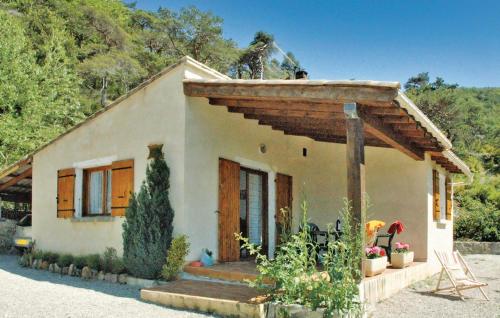 Beautiful home in Teyssieres with 2 Bedrooms and Outdoor swimming pool : Maisons de vacances proche de Villeperdrix