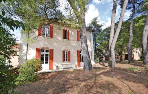 Amazing home in Puymeras with 4 Bedrooms and WiFi : Maisons de vacances proche de Bénivay-Ollon