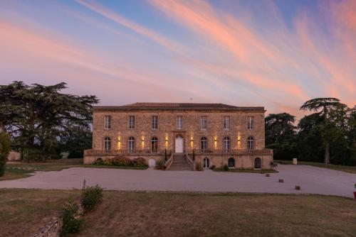 Château de Tauzies, The Originals Relais : Appart'hotels proche de Donnazac