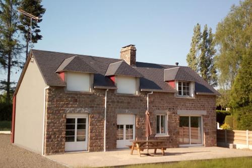 Gite de la hudardiere : Maisons de vacances proche de Saint-Georges-de-Livoye
