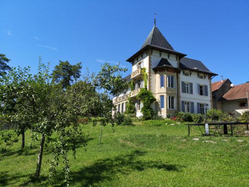 Villa Meyriem : Maisons d'hotes proche de Montgesoye