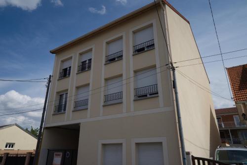 LE BLANC MESNIL PARC DES EXPOSITIONS F3 2 : Appartements proche de Goussainville