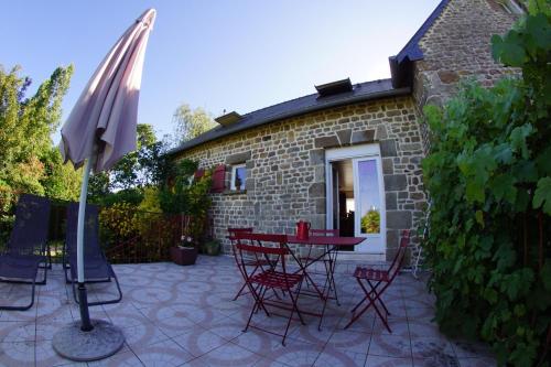 Adorable maison, terrasse avec vue sur bocage proche Mont St-Michel : Maisons de vacances proche de Marcilly