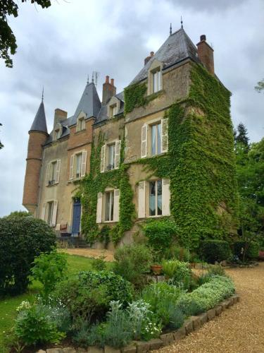 France Petit Château : Sejours chez l'habitant proche de Chassillé