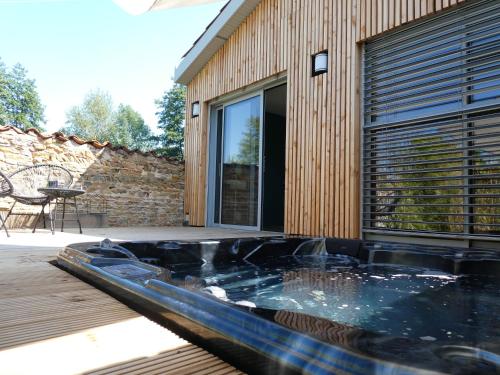 L ABRI spa et détente : Maisons de vacances proche de Lucenay