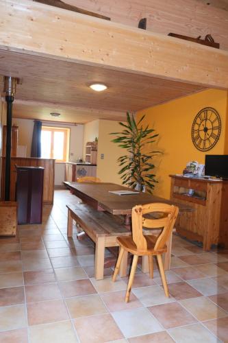 Gîte Le Corral : Maisons de vacances proche de Serves-sur-Rhône