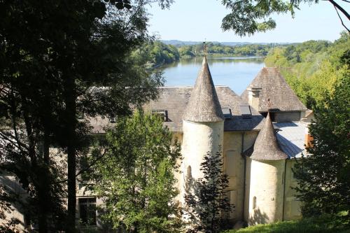Château de Courtebotte : Maisons d'hotes proche de Lugasson