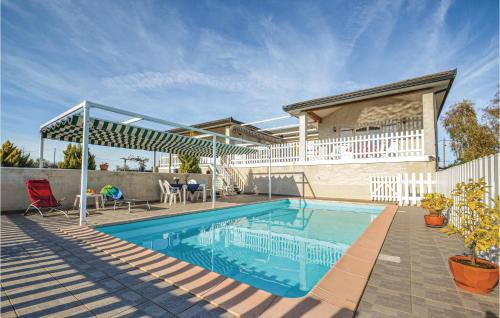 Stunning Home In Arnaud-guilhem With Private Swimming Pool, Outdoor Swimming Pool And Swimming Pool : Maisons de vacances proche de Lescuns