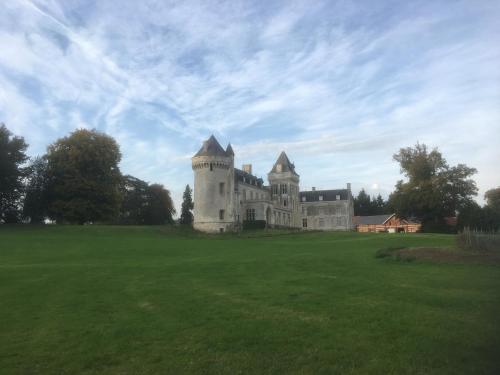 Château de Villers-Châtel : B&B / Chambres d'hotes proche de Humbercourt