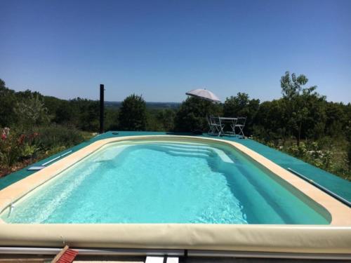 Luxury Villa in Cazals with Swimming Pool : Villas proche de Montcléra