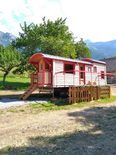 La Roulotte du Mas du Lac - Spa et détente : Campings proche de Saint-Firmin