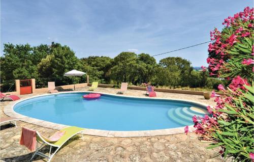Stunning Home In Montaren Et St Mediers With 4 Bedrooms, Private Swimming Pool And Outdoor Swimming Pool : Maisons de vacances proche de Serviers-et-Labaume
