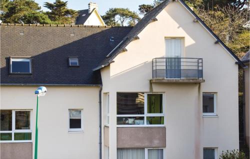 Amazing apartment in Trevou Treguignec with 1 Bedrooms and WiFi : Appartements proche de Coatréven
