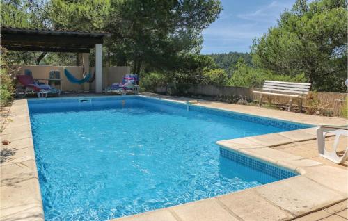 Beautiful Home In Pierrerue With 3 Bedrooms, Wifi And Private Swimming Pool : Maisons de vacances proche de Ferrières-Poussarou