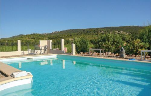 Nice home in Prades sur Vernazobre with 3 Bedrooms, WiFi and Outdoor swimming pool : Maisons de vacances proche de Ferrières-Poussarou
