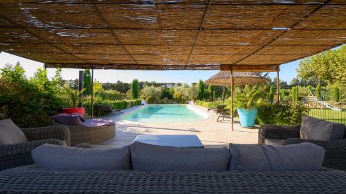 Grande villa avec piscine privative entre St Remy de Provence et Avignon : Villas proche de Rognonas