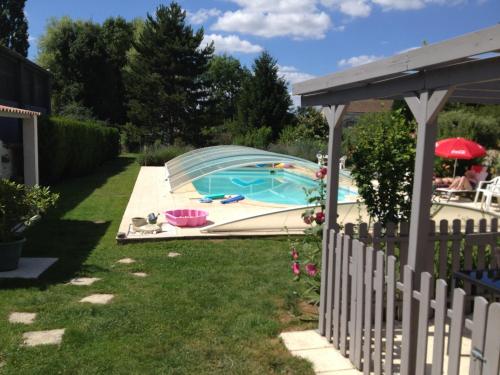 Studio avec piscine privee jardin clos et wifi a Saint Jean d'Angely : Appartements proche de Saint-Hilaire-de-Villefranche