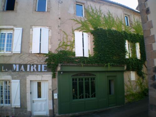 Ancien Cafe de la Mairie : B&B / Chambres d'hotes proche de Villeneuve-sur-Vère