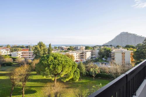 Flat w terrace parking and beautiful view in Villeneuve-Loubet - Welkeys : Appartements proche de Cagnes-sur-Mer