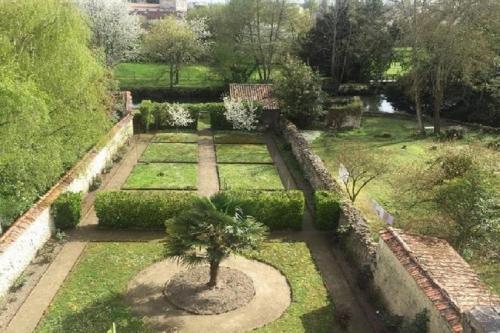 Résidence Les Jardins De La Seugne : Appartements proche de Saint-Grégoire-d'Ardennes