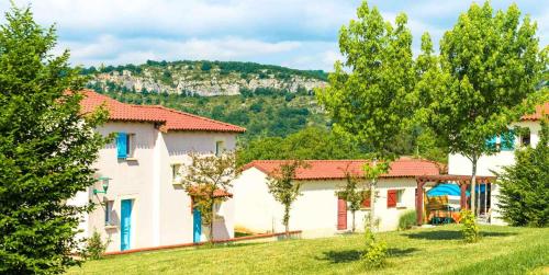 Le Domaine des Cazelles by Ateya Vacances : Villages vacances proche de Montbrun