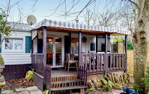 Stunning Caravan In Livry-sur-seine With 2 Bedrooms, Wifi And Heated Swimming Pool : Campings proche de Blandy