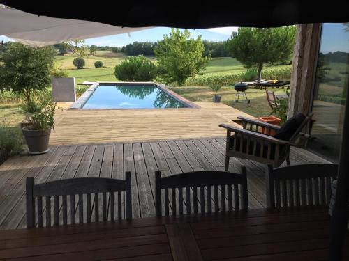 Maison avec piscine : Maisons de vacances proche de Saint-Jean-de-Duras