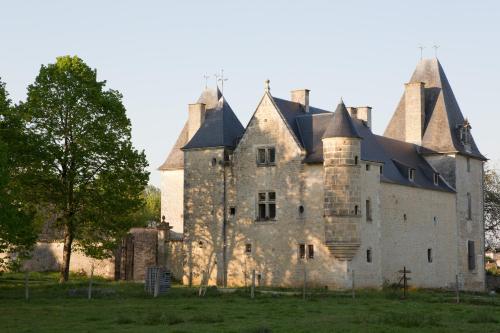 Château de Bois Charmant : B&B / Chambres d'hotes proche de Mazeray