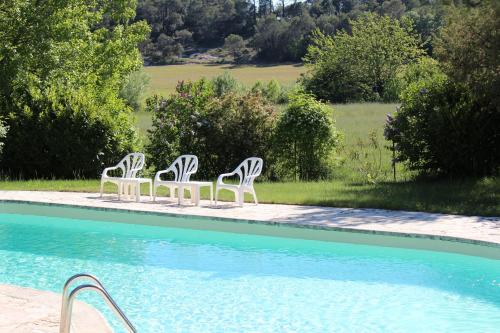 La Farigoule Charming stone house with shared pool in Provence : Maisons de vacances proche de Tourtour