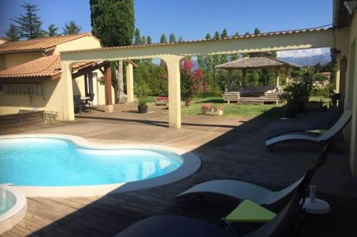 Villa d'une chambre avec piscine privee jardin clos et wifi a Alixan : Villas proche de Barcelonne