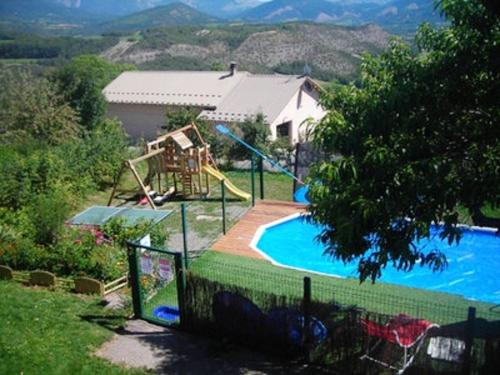 Appartement de 3 chambres avec piscine partagee et balcon amenage a Selonnet : Appartements proche de Bréziers