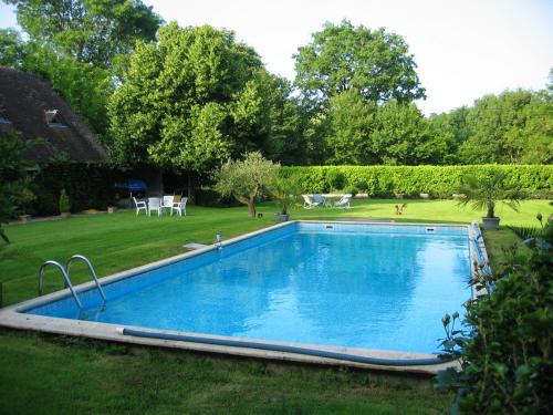 Maison de 2 chambres avec piscine partagee jardin amenage et wifi a Saint Branchs : Maisons de vacances proche de Manthelan