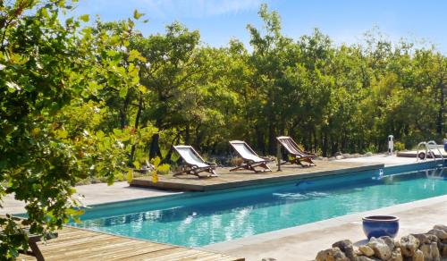 Maison de 6 chambres avec piscine privee jardin amenage et wifi a Mane : Maisons de vacances proche de Redortiers