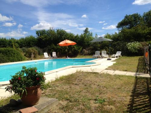 Demeure de 5 chambres avec piscine privee et jardin clos a Cailhau : Maisons de vacances proche de Saint-Martin-de-Villereglan