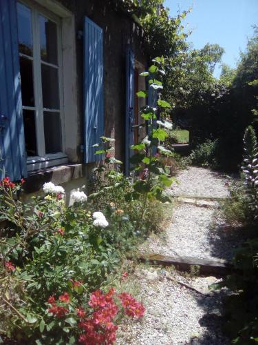 Les Volets Bleus : Maisons de vacances proche de La Rochénard