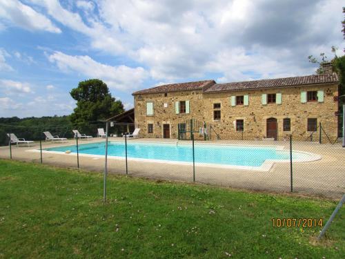 Villa de 4 chambres avec piscine privee et jardin amenage a Soulaures : Villas proche de Mazeyrolles