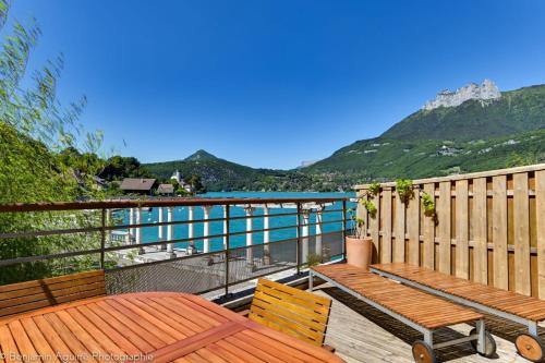 L'Angle du Lac - Duplex feet in the water of Lake Annecy : Appartements proche de Montmin