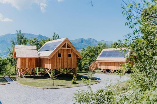 Les cabanes du Dauphine : Maisons de vacances proche de Piégut