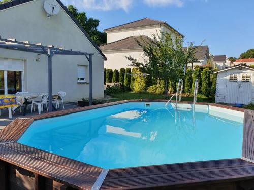 4 chambres cosy dans villa plain-pied 105m2 avc piscine à Montfaucon : Villas proche de Montgesoye
