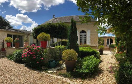 Maison d'hôtes spa terrasse parking privatifs Nevers : B&B / Chambres d'hotes proche de Varennes-Vauzelles
