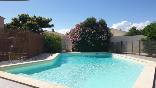 Le Mazet de Toine villa 8 pers 125m2 piscine en Provence : Chalets proche de Beaucaire