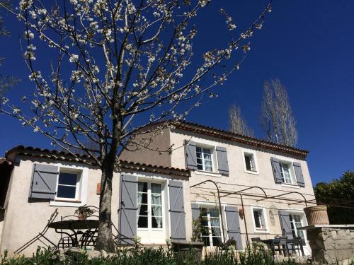 La maison du bonheur : B&B / Chambres d'hotes proche de Châteauneuf-Villevieille