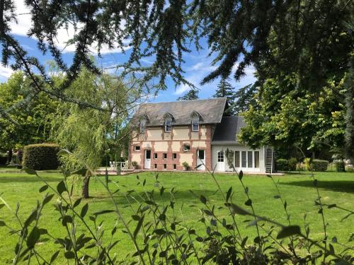 Château Folies - Escapade Nature Gîte 120m2 - 5 couchages : Maisons de vacances proche de Glos