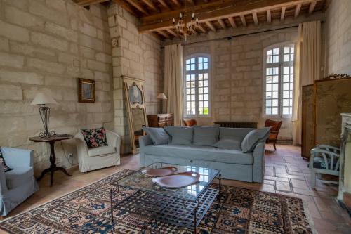 Maison de charme avec patio au coeur historique : Villas proche de Villeneuve-lès-Avignon